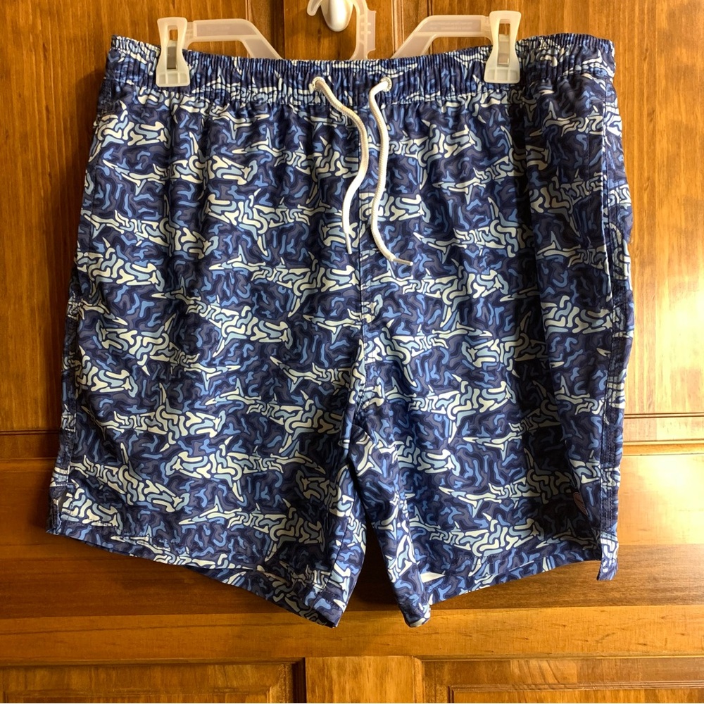 Men’s Vineyard Vines Shark Week Chappy Swim Trunks size medium